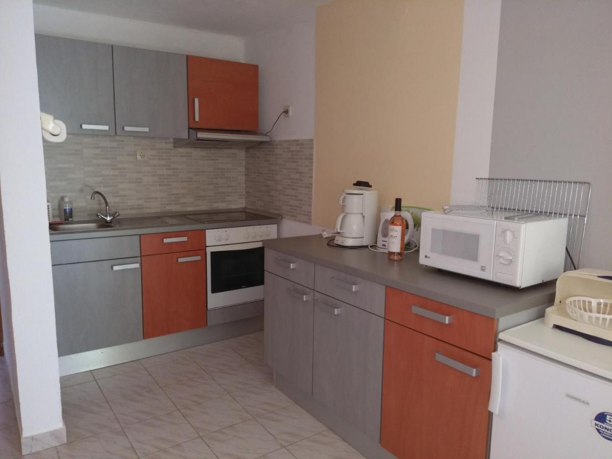 Apartmani Korade Vir Exterior photo