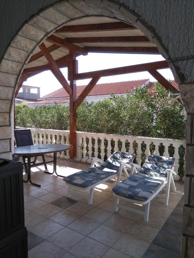 Apartmani Korade Vir Exterior photo